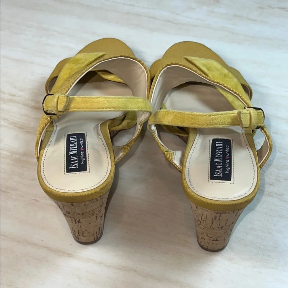 Isaac Mizrahi Mustard Wedge Sandals  size9.                               ordrA2